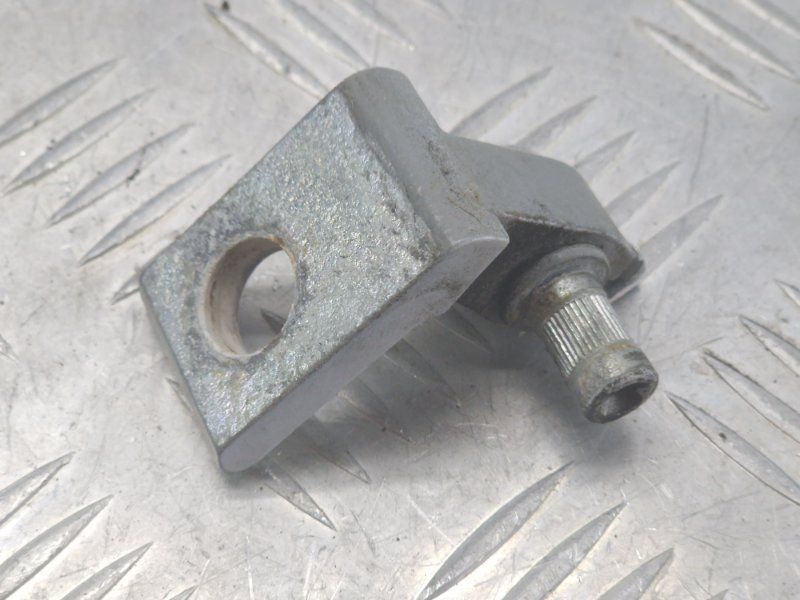 Петля дверей Audi A4