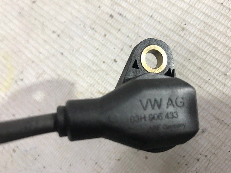 Датчик положения коленвала 03H906433 Volkswagen Touareg