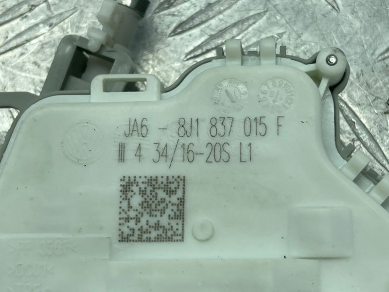 Замок дверей 8J1837015F Audi Q7