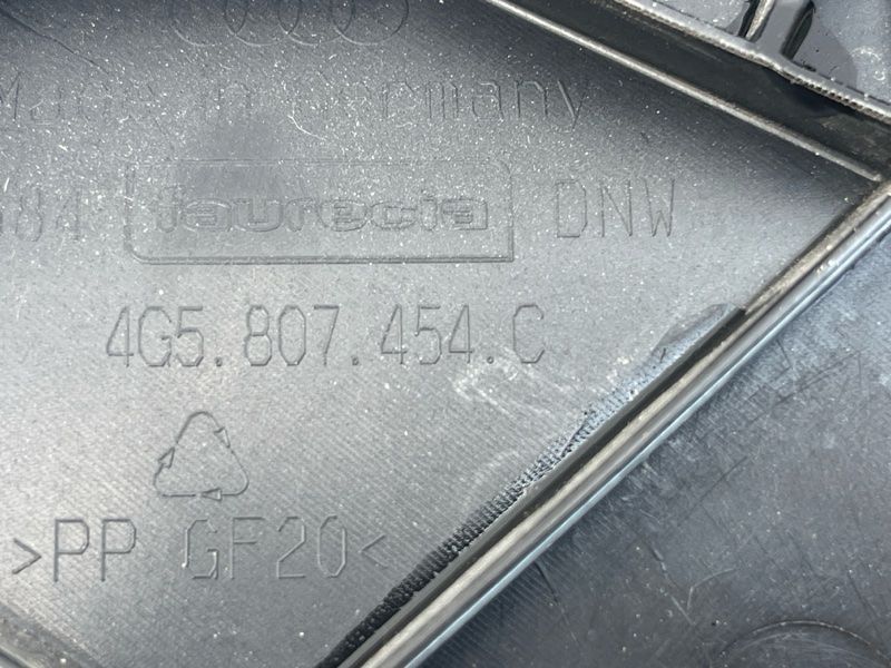 Направляюча / кріплення / кронштейн бампера Audi A6