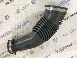 Патрубок повітряного фільтра 059129615L Audi A6