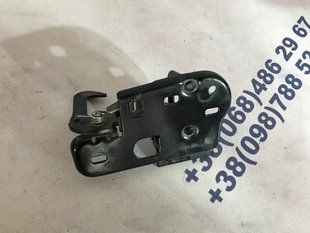 Стопорний гак капота 3C0823480A Volkswagen Touareg