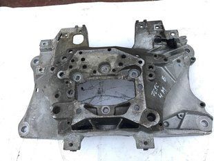 Кронштейн коробки АКПП / траверса / опора 4M0399262B Audi Q7