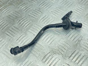 Трубка вакуумная 4M1611931E Audi Q7