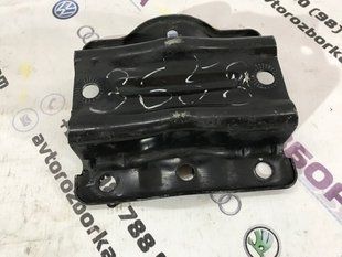 Кронштейн проміжного вала 7L8803799A Volkswagen Touareg