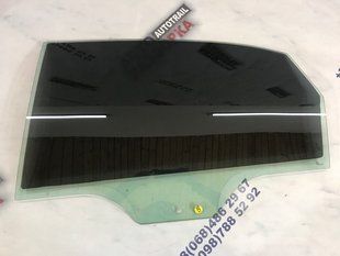 Стекло двери 561845025A Volkswagen Passat