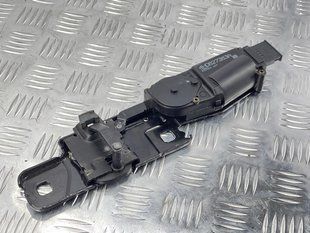 Тримач замка з ел. двигуном доводчика 4H0827383A Audi A7