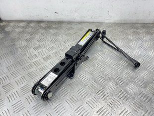 Домкрат 8W0011031B Audi A4 Allroad