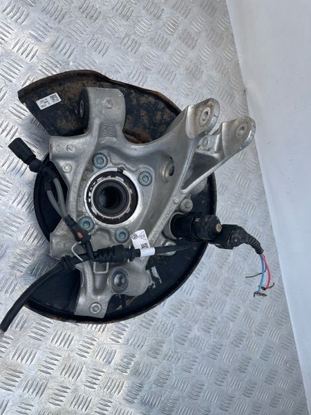 Поворотний кулак / цапфа з підшипником Volkswagen Touareg