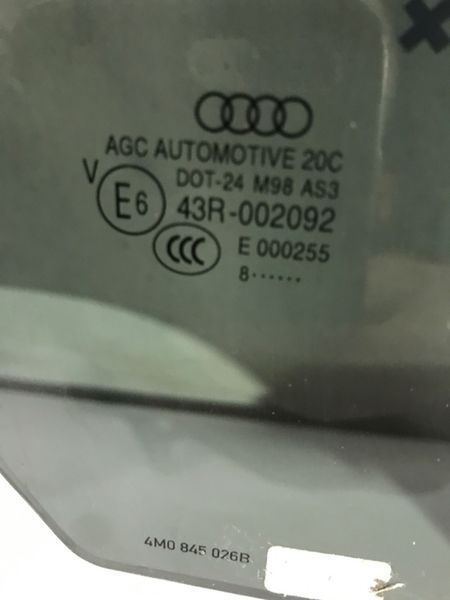 Стекло двери 4M0845026B Audi Q7