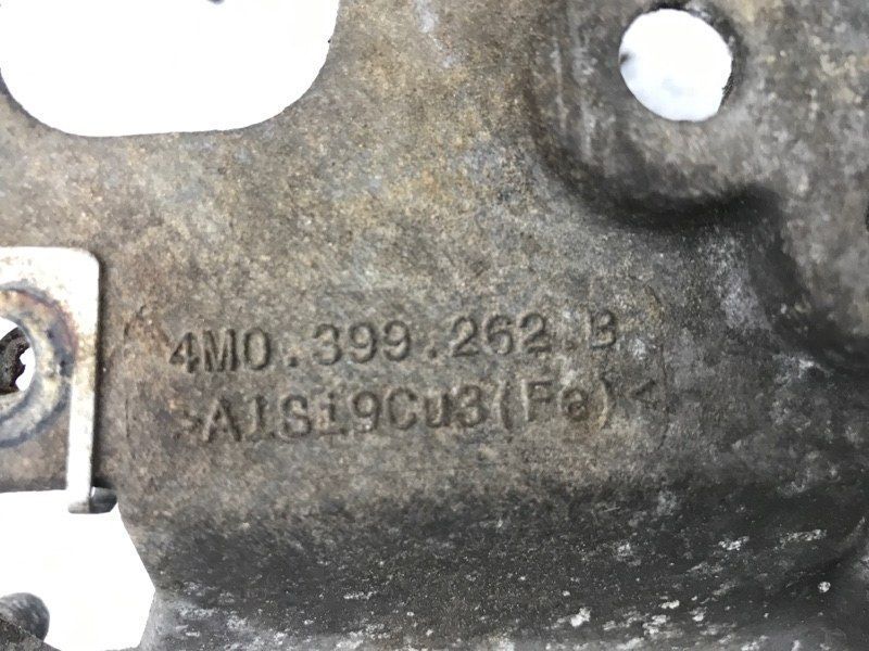 Кронштейн коробки АКПП / траверса / опора 4M0399262B Audi Q7