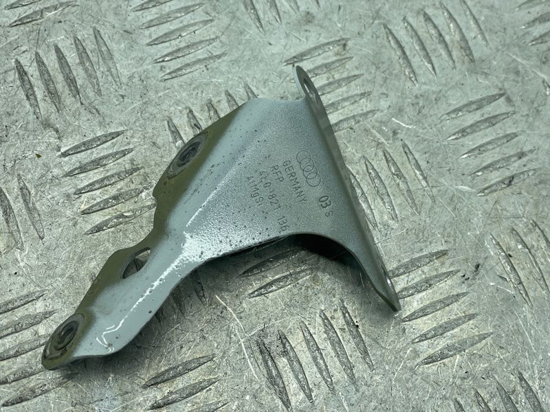 Кронштейн крила 4L0821136 Audi Q7
