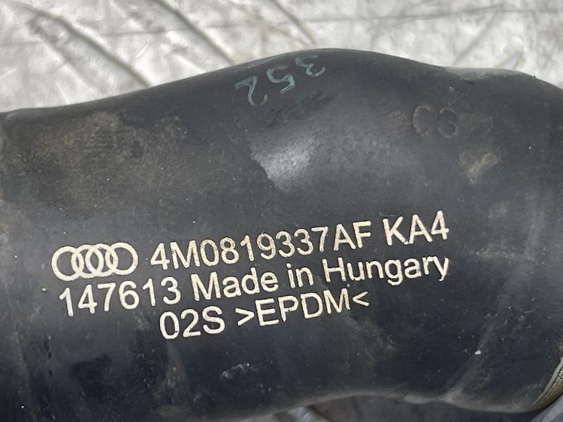 Патрубок системи охолодження 4m0819337af Audi Q7