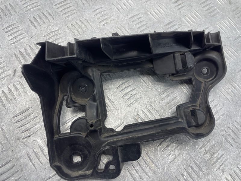 Направляюча заднього бампера права 3C8807394D Volkswagen CC Volkswagen CC
