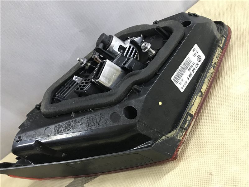 Стоп / Фонарь LED внутренний 3C8945308R Volkswagen CC