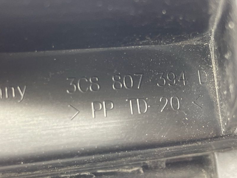 Направляюча заднього бампера права 3C8807394D Volkswagen CC Volkswagen CC
