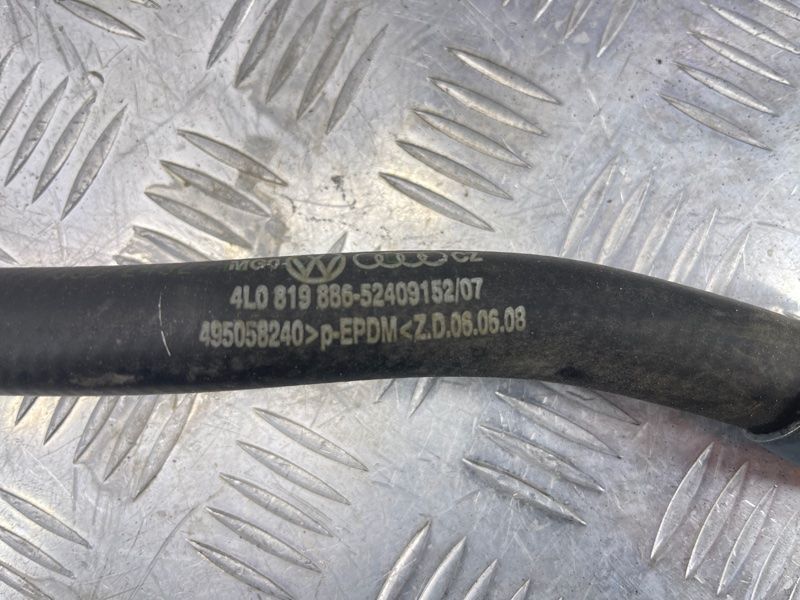 Патрубок системи охолодження 4L0819886 Audi Q7