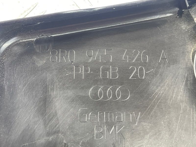 Накладка фонаря 8R0945426A Audi Q5