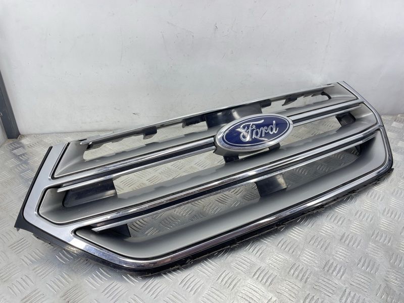 Решітка радіатора FT4Z8200AA Ford Edge