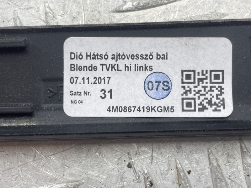 Декоративна вставка дверей 4M0867419KGM5 Audi Q7