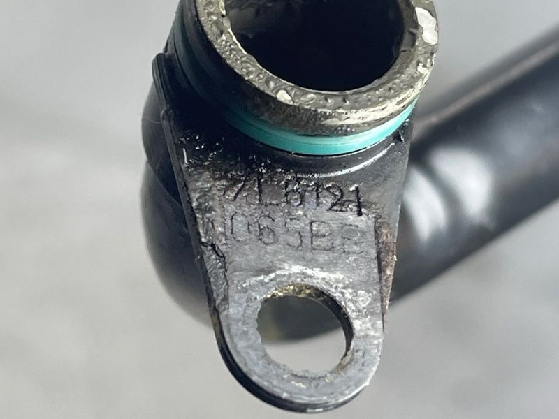 Трубка воды 7L6121065BB Audi Q7