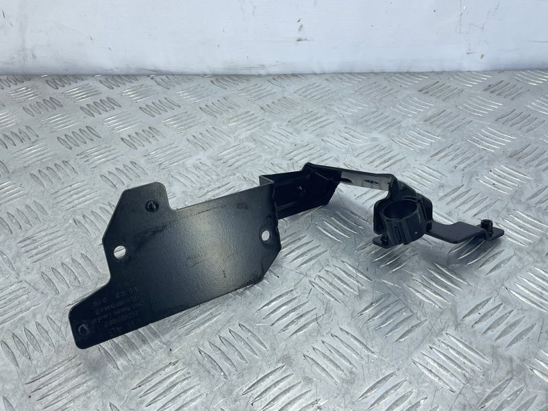 Кронштейн теплообмінника 80C820196D Audi Q5