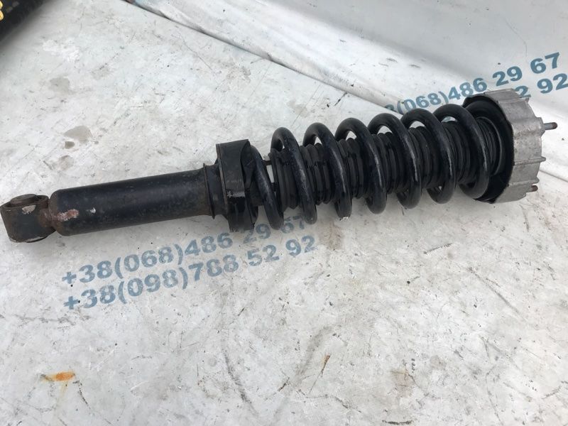 Стійка амортизатора 7L8513029K Audi Q7