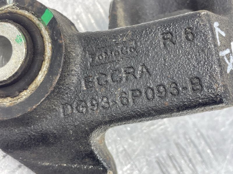 Кронштейн опоры двигателя DG936P093B Ford Fusion
