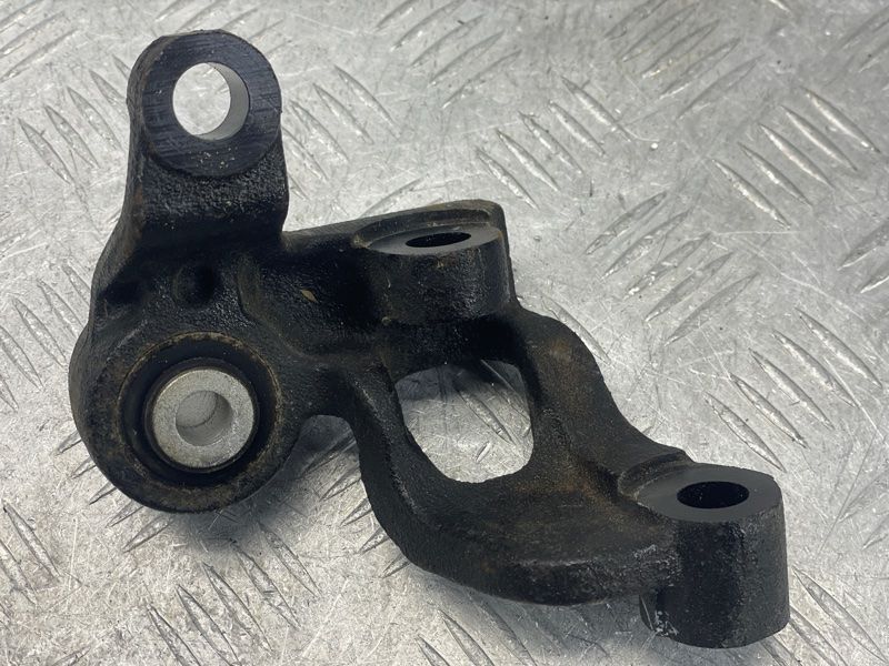 Кронштейн опоры двигателя DG936P093B Ford Fusion