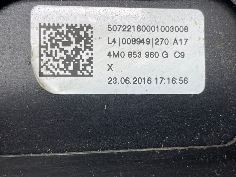 Накладка дверей 4M0853960G Audi Q7