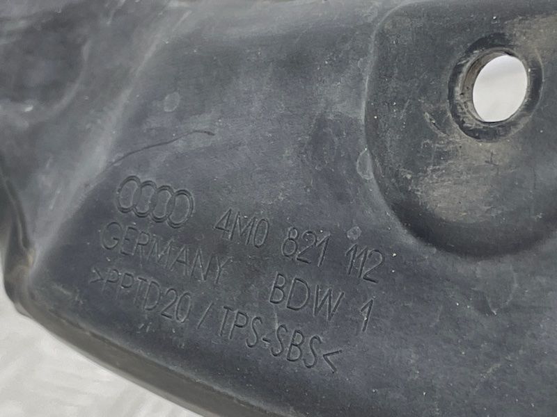 Замикаюча панель крила 4M0821112 Audi Q7