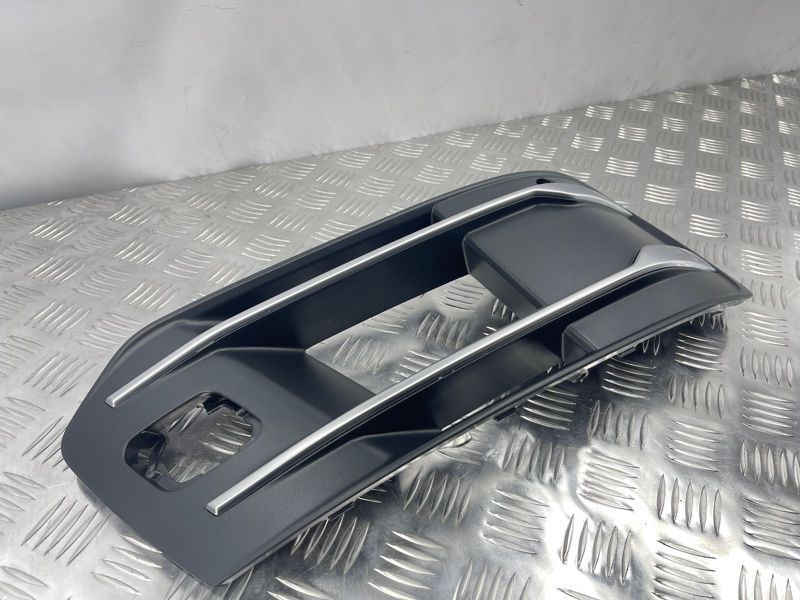 Решетка воздухозаборника бампера 4M0807682T4W3 Audi Q7