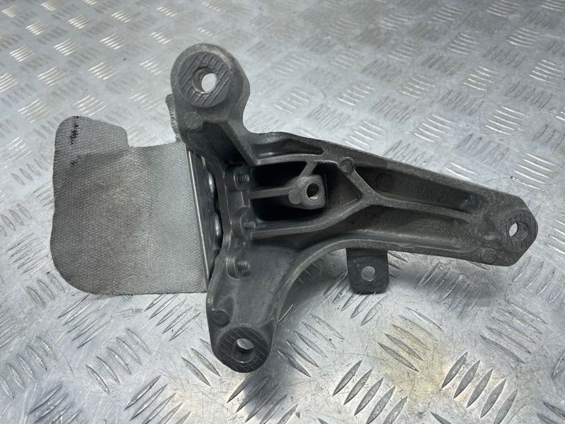 Опора двигуна права 4G0199308N Audi A7 Audi A4, Audi A5, Audi A6, Audi A7, Audi A8, Audi Q5, Audi S4, Audi S5, Audi SQ5
