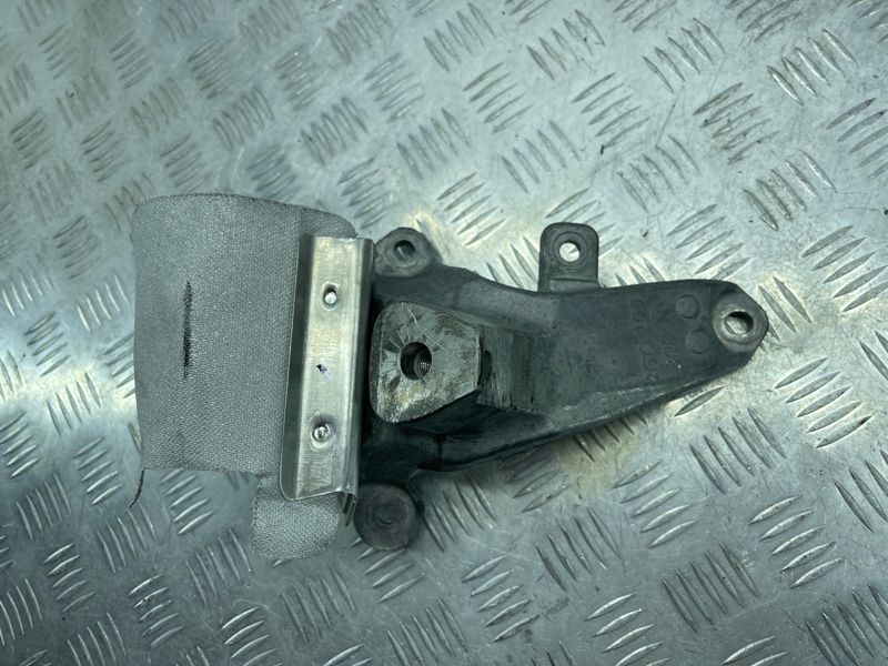 Опора двигуна права 4G0199308N Audi A7 Audi A4, Audi A5, Audi A6, Audi A7, Audi A8, Audi Q5, Audi S4, Audi S5, Audi SQ5