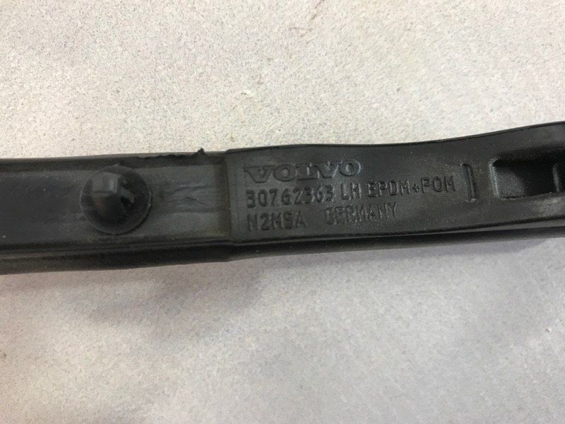 Ущільнювач дверей 30762363 Volvo XC60