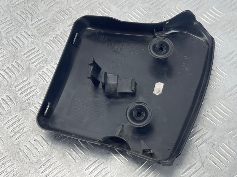 Накладка фонаря 8R0945426A Audi Q5