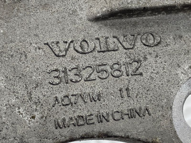 Кронштейн переднього редуктора 31325812 Volvo XC90