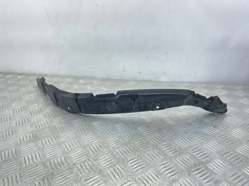 Замикаюча панель крила 4M0821112 Audi Q7