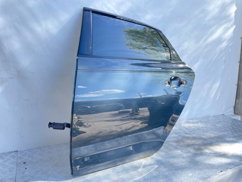 Двері 8W5833051C Audi A4