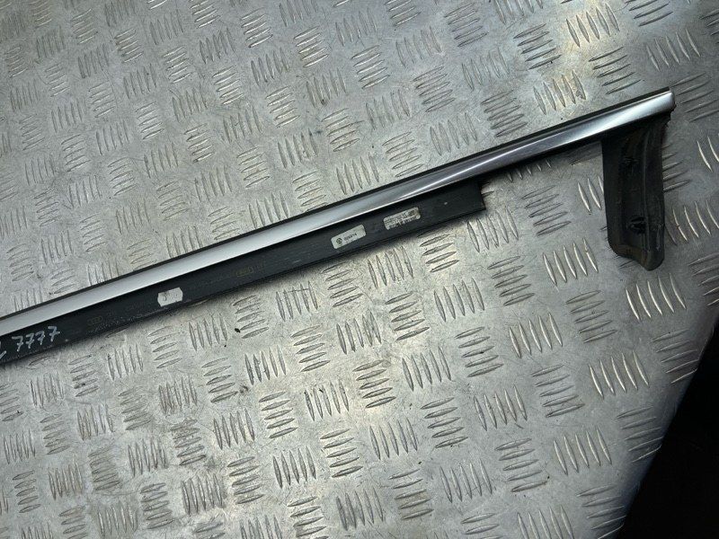 Молдинг / ущільнювач пазу скла (хром) 4G08532832ZZ Audi A6