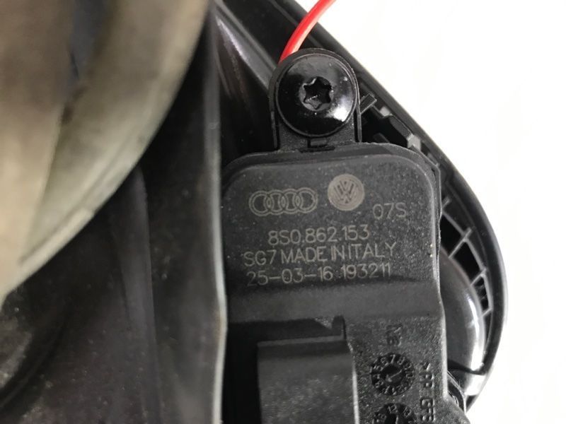 Корпус лючка кришки паливного бака в зборі 4M0809906 Audi Q7
