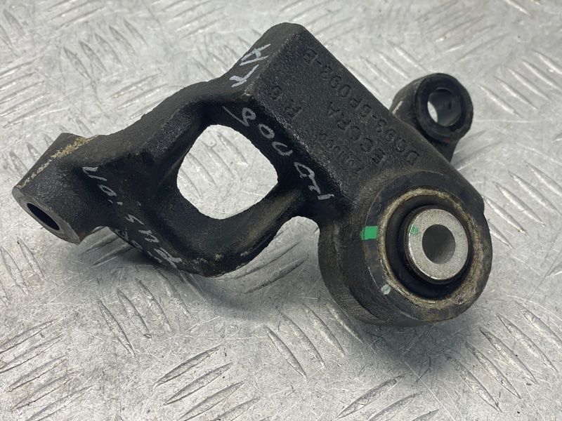Кронштейн опоры двигателя DG936P093B Ford Fusion