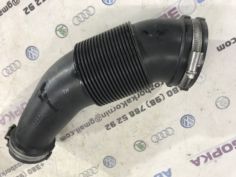 Патрубок воздушного фильтра 059129615L Audi A6