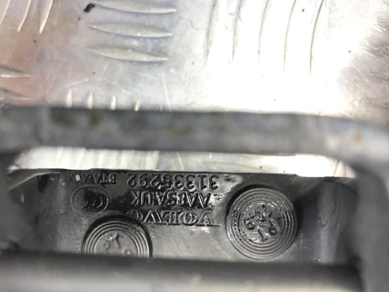 Петля кришки багажника 31335292 Volvo XC60