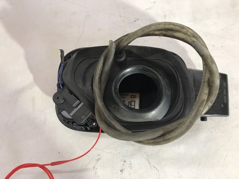Корпус лючка кришки паливного бака в зборі 4M0809906 Audi Q7