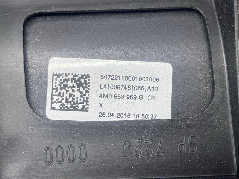 Накладка дверей 4M0853959G Audi Q7