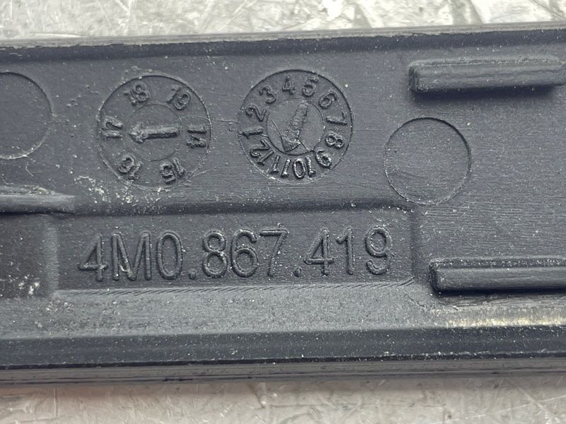 Декоративна вставка дверей 4M0867419KGM5 Audi Q7
