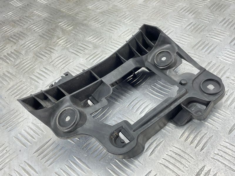 Направляюча заднього бампера права 3C8807394D Volkswagen CC Volkswagen CC
