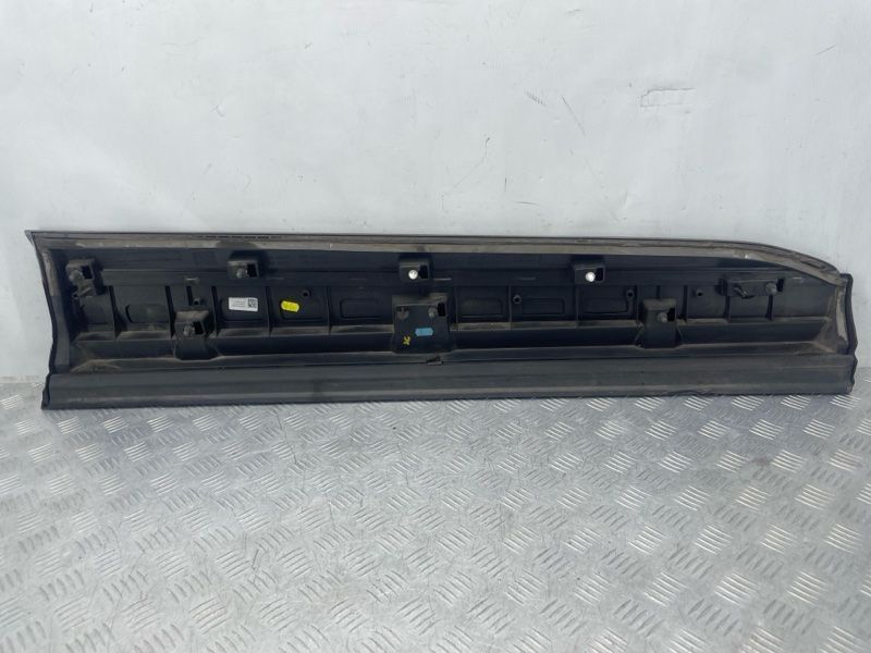 Накладка дверей 4M0853959G Audi Q7