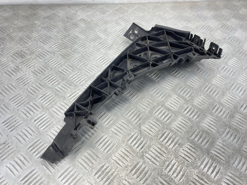 Направляюча переднього бампера 4L0807283B Audi Q7